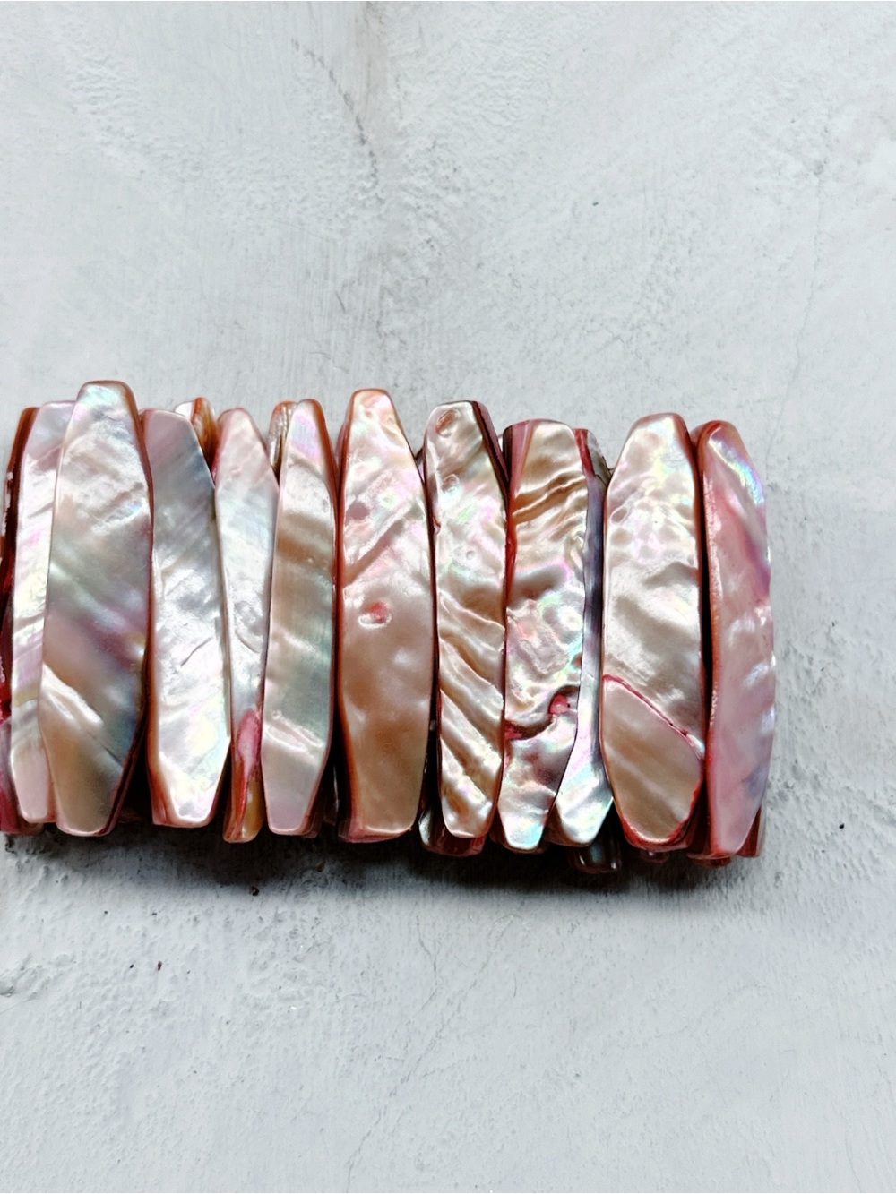 6305mc. Peach Shell Stretch Bracelet - Picture 2 of 5